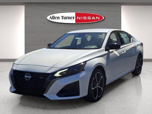 2025 Nissan Altima SR FWD