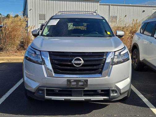 2022 Nissan Pathfinder SL 2WD