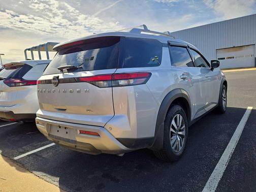 2022 Nissan Pathfinder SL 2WD