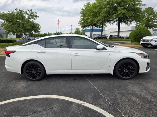 Pearl White Tricoat 2026 Nissan Altima SV FWD