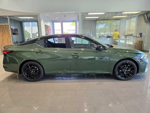 Tactical Green Metallic/Super Black 2026 Nissan Altima SR FWD
