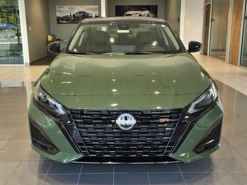 Tactical Green Metallic/Super Black 2026 Nissan Altima SR FWD