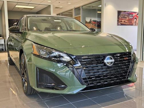 Tactical Green Metallic/Super Black 2026 Nissan Altima SR FWD