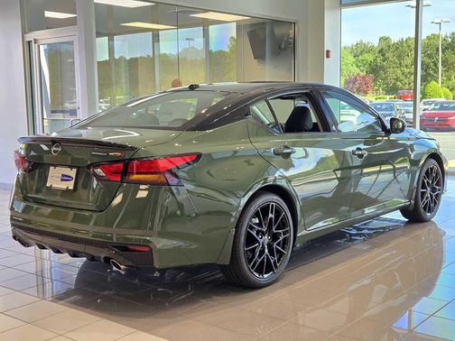 Tactical Green Metallic/Super Black 2026 Nissan Altima SR FWD