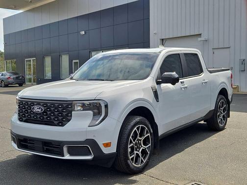 Space White Metallic 2025 Ford Maverick Lariat