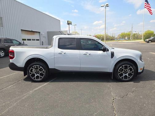 Space White Metallic 2025 Ford Maverick Lariat