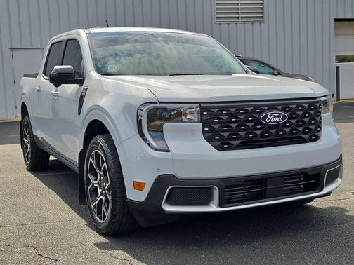 Space White Metallic 2025 Ford Maverick Lariat
