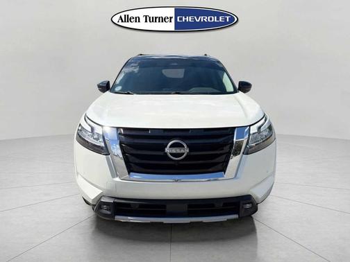 2022 Nissan Pathfinder SL 2WD