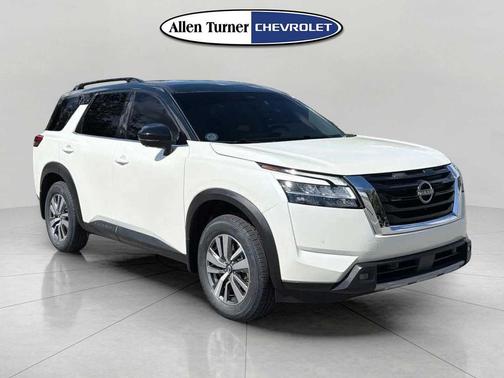2022 Nissan Pathfinder SL 2WD