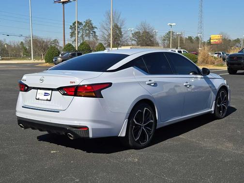 2023 Nissan Altima SR FWD