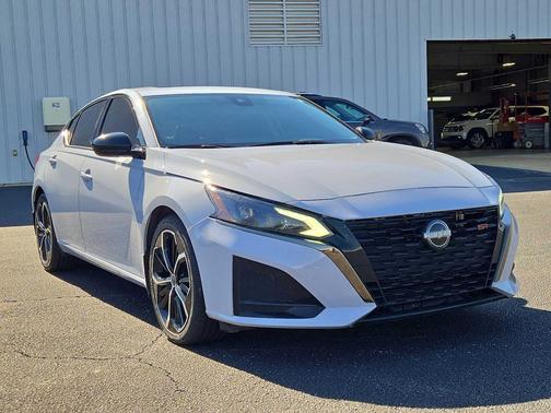 2023 Nissan Altima SR FWD