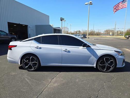 2023 Nissan Altima SR FWD