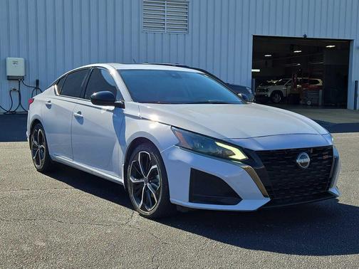 2023 Nissan Altima SR FWD
