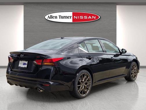 2025 Nissan Altima SR FWD