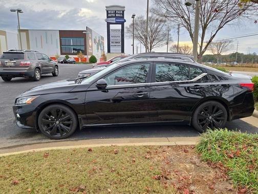 2022 Nissan Altima SR FWD