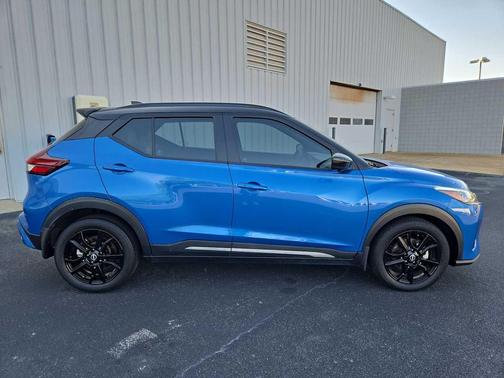 2022 Nissan Kicks SR