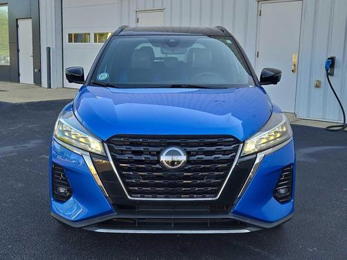 2022 Nissan Kicks SR