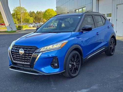 2022 Nissan Kicks SR