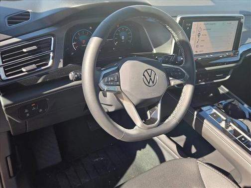2025 Volkswagen Atlas Cross Sport 2.0T SE w/Technology 4MOTION