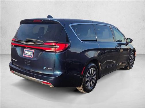 2024 Chrysler Pacifica Hybrid Select