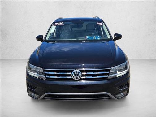Deep Black Pearl Metallic 2018 Volkswagen Tiguan 2.0T SEL