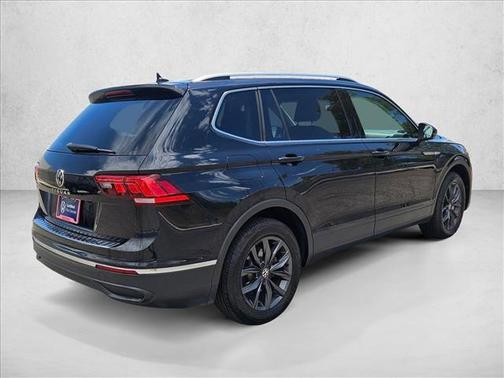 Deep Black Pearl 2022 Volkswagen Tiguan 2.0T SE