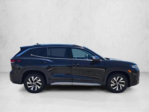 Deep Black Pearl 2025 Volkswagen Tiguan 2.0T S