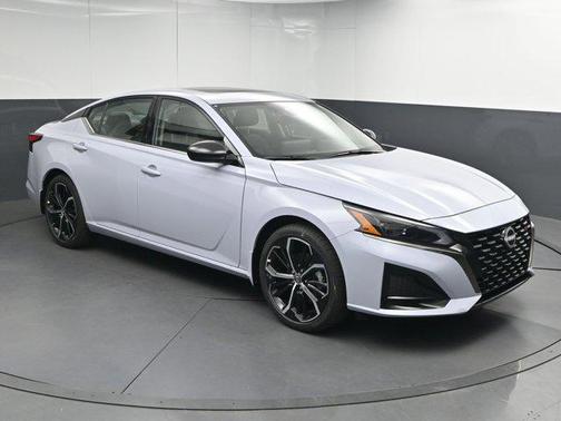 2025 Nissan Altima SR FWD