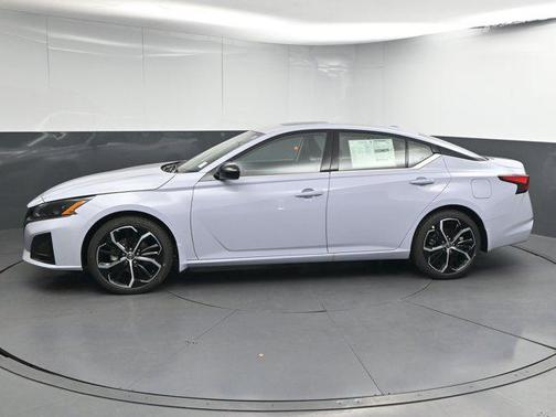 2025 Nissan Altima SR FWD