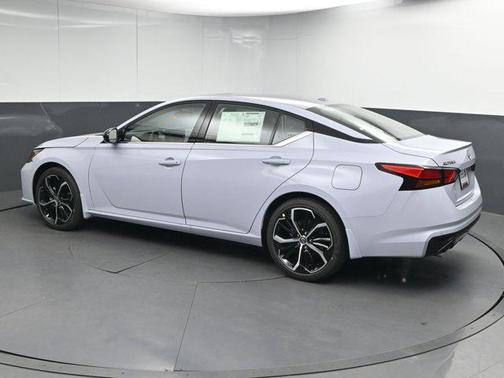 2025 Nissan Altima SR FWD