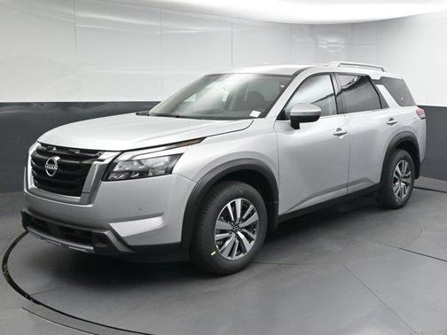 2025 Nissan Pathfinder SL FWD