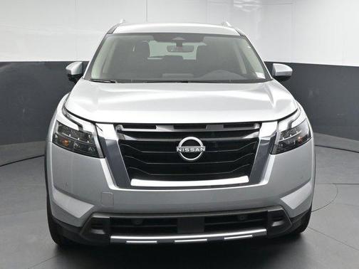 2025 Nissan Pathfinder SL FWD