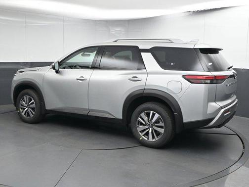 2025 Nissan Pathfinder SL FWD