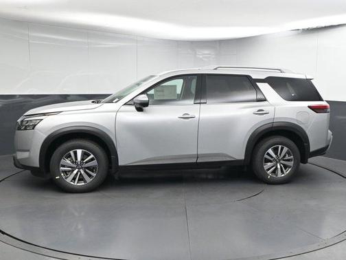 2025 Nissan Pathfinder SL FWD