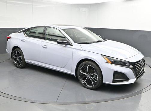 2025 Nissan Altima SR AWD