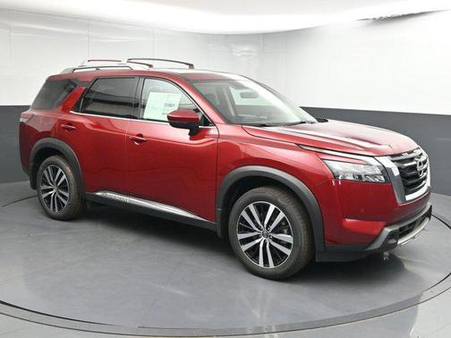 2025 Nissan Pathfinder Platinum FWD
