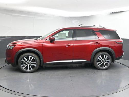 2025 Nissan Pathfinder Platinum FWD
