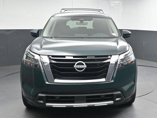 2025 Nissan Pathfinder SL FWD