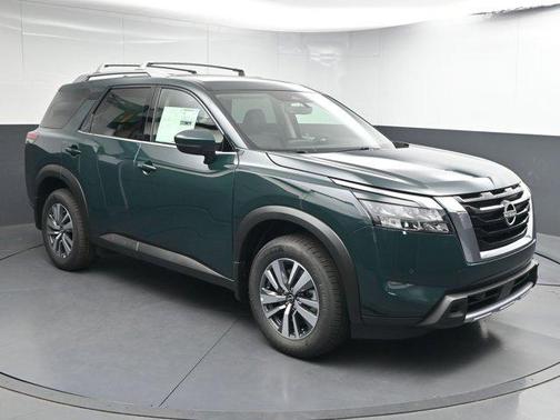 2025 Nissan Pathfinder SL FWD