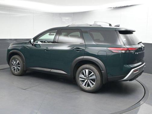 2025 Nissan Pathfinder SL FWD