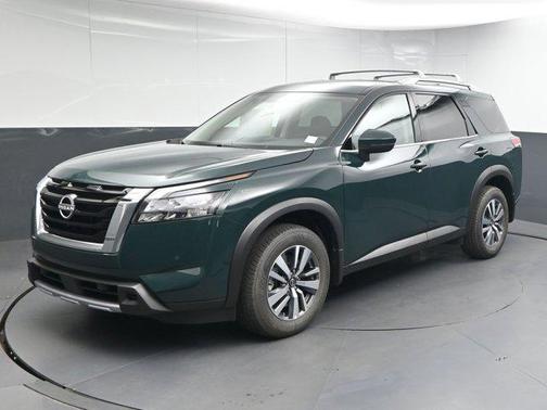 2025 Nissan Pathfinder SL FWD