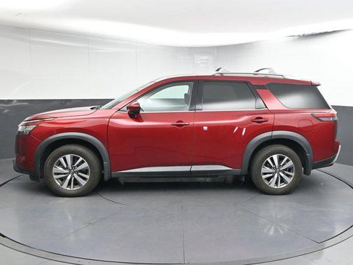 2022 Nissan Pathfinder SL 2WD