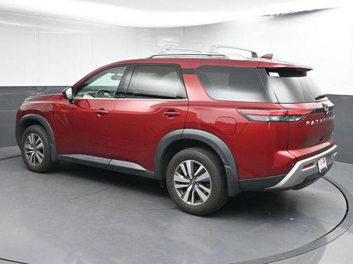 2022 Nissan Pathfinder SL 2WD