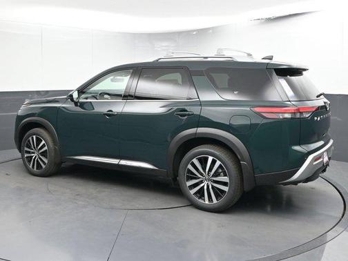 2025 Nissan Pathfinder Platinum FWD