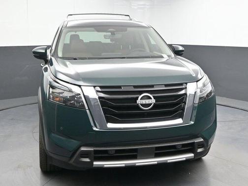 2025 Nissan Pathfinder Platinum FWD