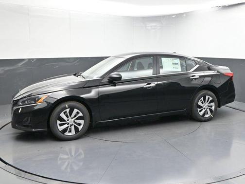 2025 Nissan Altima S FWD