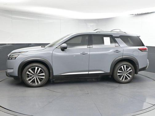 2025 Nissan Pathfinder Platinum 4WD