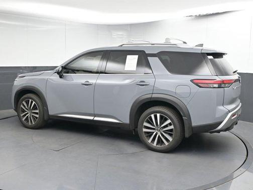 2025 Nissan Pathfinder Platinum 4WD