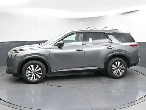 2023 Nissan Pathfinder SL 4WD