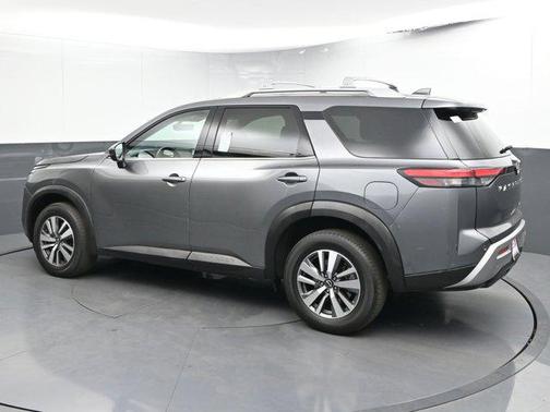 2023 Nissan Pathfinder SL 4WD
